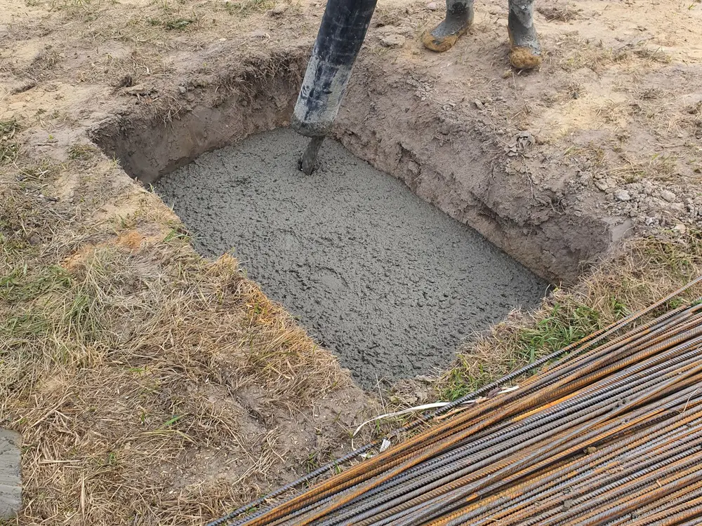 Zanja de cimentación con hormigón